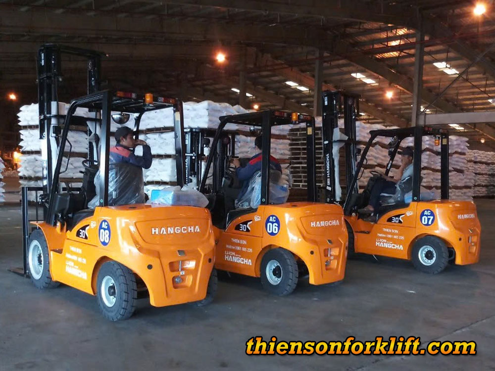 Bàn giao cho khách hàng Xe nâng điện 3 tấn XE lithium