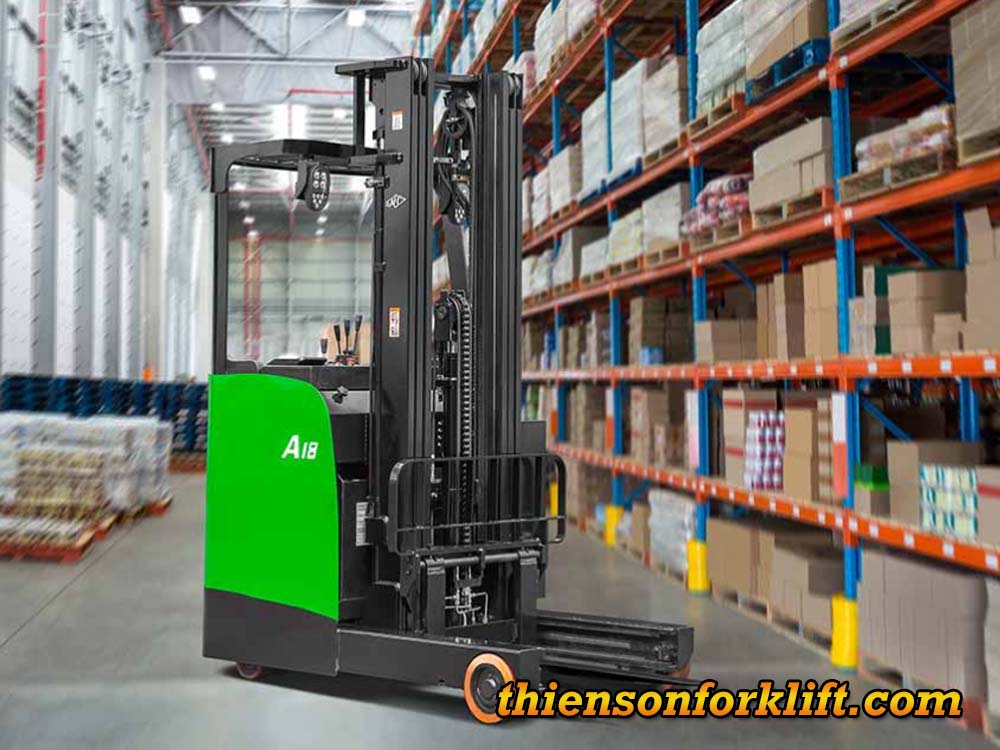 Xe nâng Reach Truck đứng lái