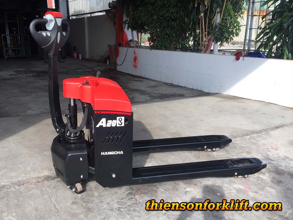 xe nâng tay điện thấp 2 tấn 4