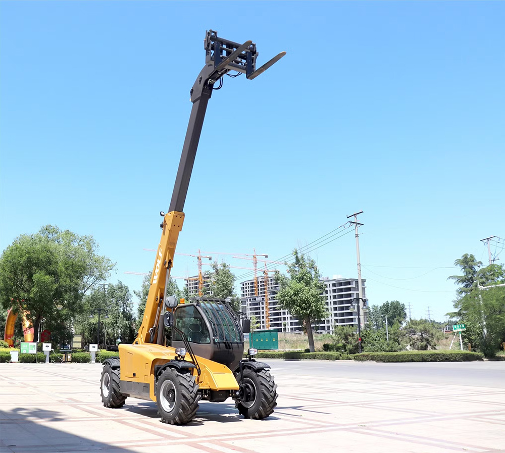Xe Nâng Tầm Với (Telehandler) là gì? Giải Mã Sức Hút Của Dòng Xe "All-in-One"
