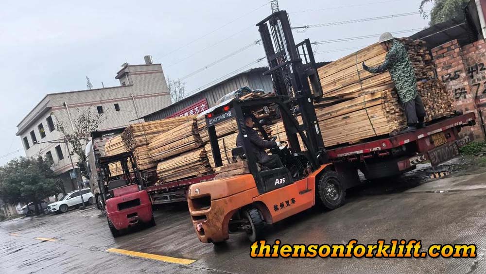 Xe nâng Vĩnh Phúc dầu