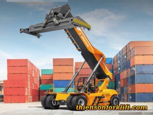 Xe nâng nào phù hợp cảng biển ?