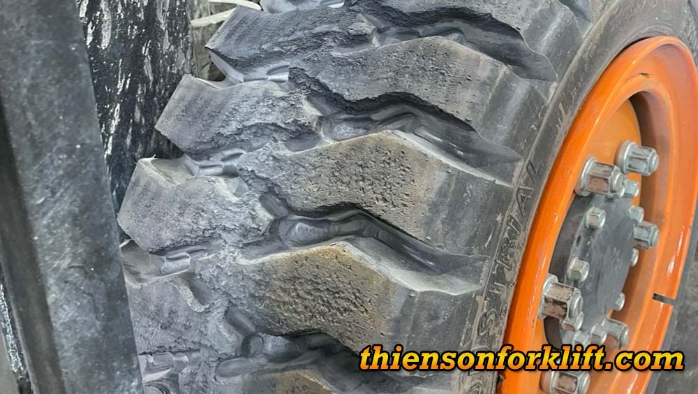 lốp xe nâng cần thay thế