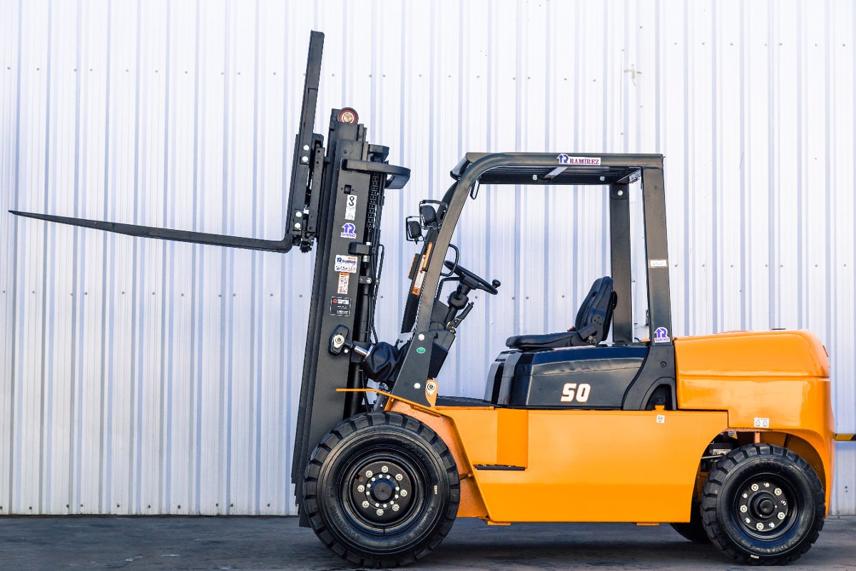Bản chất sự chênh lệch của giá xe nâng dầu trên thị trường