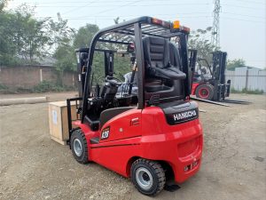 So sánh chi tiết giữa xe nâng điện và xe nâng dầu