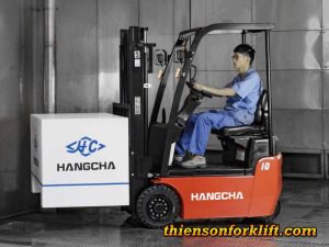 Nên lựa chọn xe nâng điện 3 bánh và 4 bánh