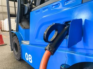 Cách sạc xe nâng điện