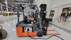 Xe nâng điện và thời gian sạc đầy