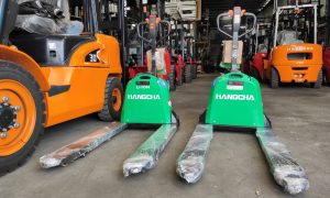 Kiểm tra và bảo dưỡng xe nâng tay hệ thống bánh xe
